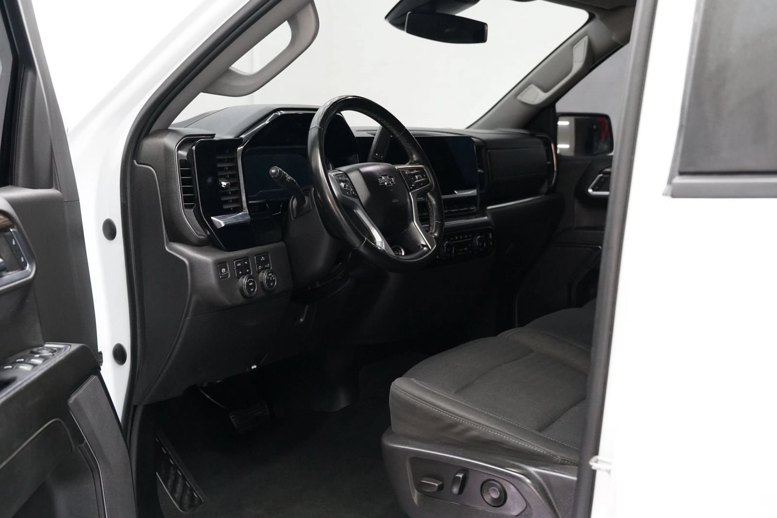 Used 2023 Chevrolet Silverado 1500 LT Trail Boss w/ Protection Package AWD/4WD image 23