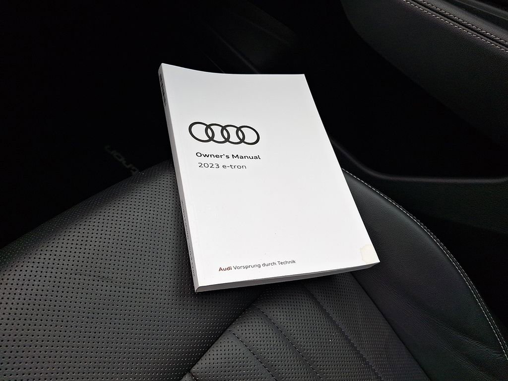 Used 2023 Audi e-tron Premium Plus w/ Premium Plus Package image 27