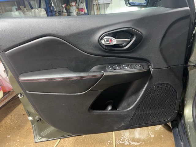 Used 2020 Jeep Cherokee Trailhawk w/ Cold Weather Group AWD/4WD image 22