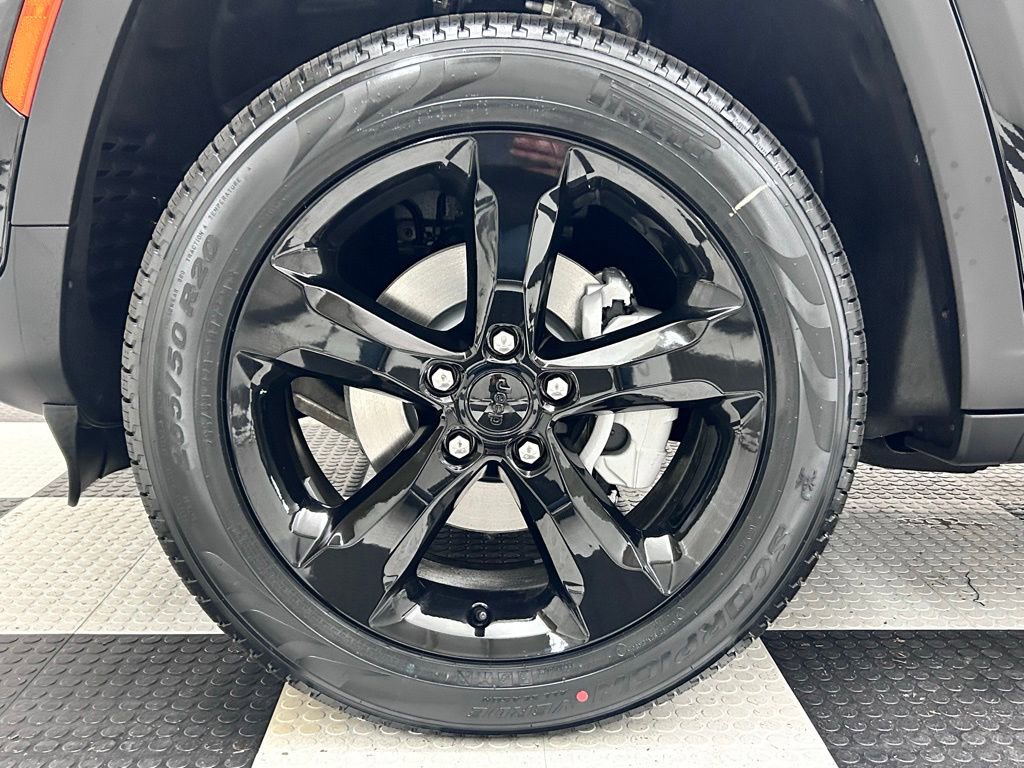 New 2025 Jeep Grand Cherokee Limited w/ Black Appearance Package AWD/4WD image 8