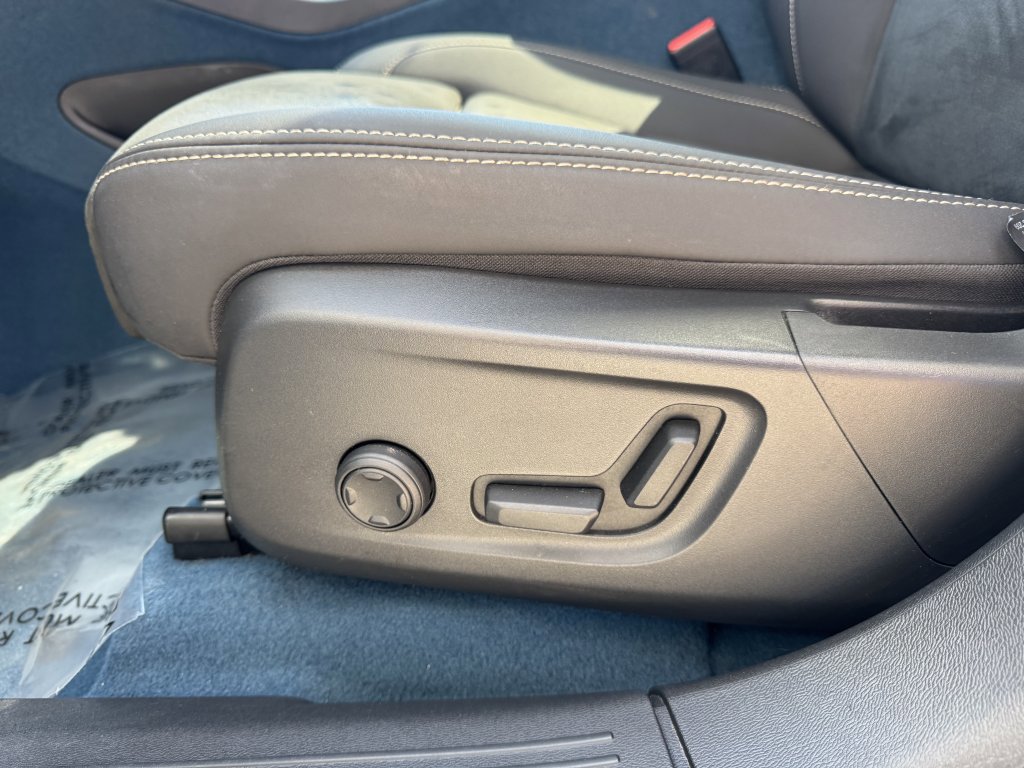 Used 2022 Volvo C40 P8 Recharge Ultimate image 30