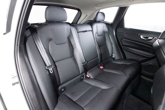 Used 2025 Volvo XC60 B5 Plus image 27