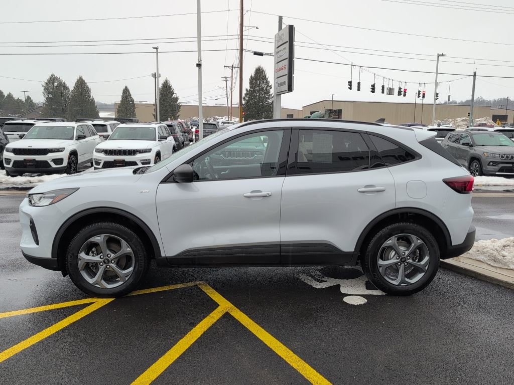 Used 2025 Ford Escape ST-Line w/ Tech Pack #1 image 4