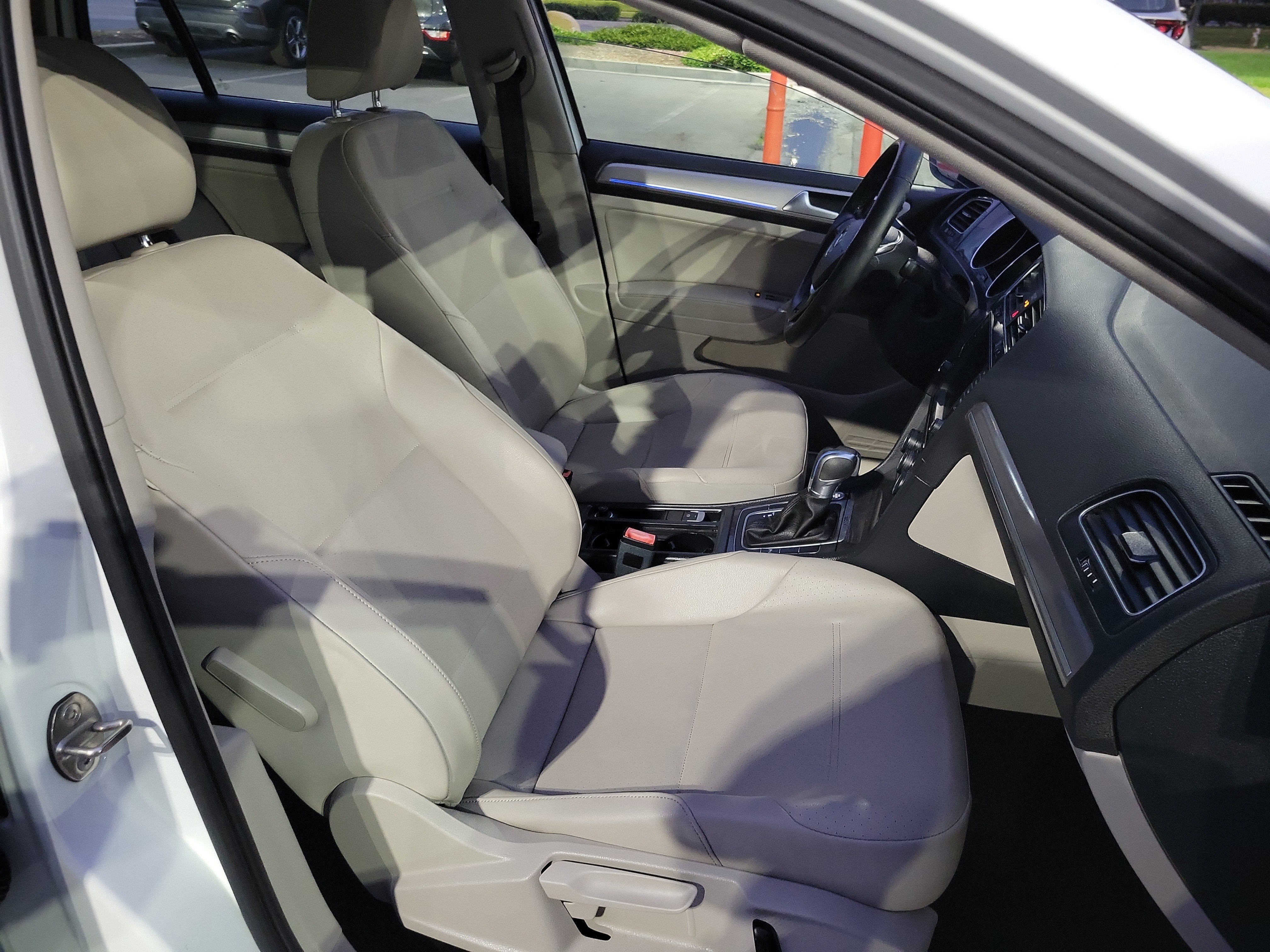 Used 2016 Volkswagen e-Golf SEL Premium image 19