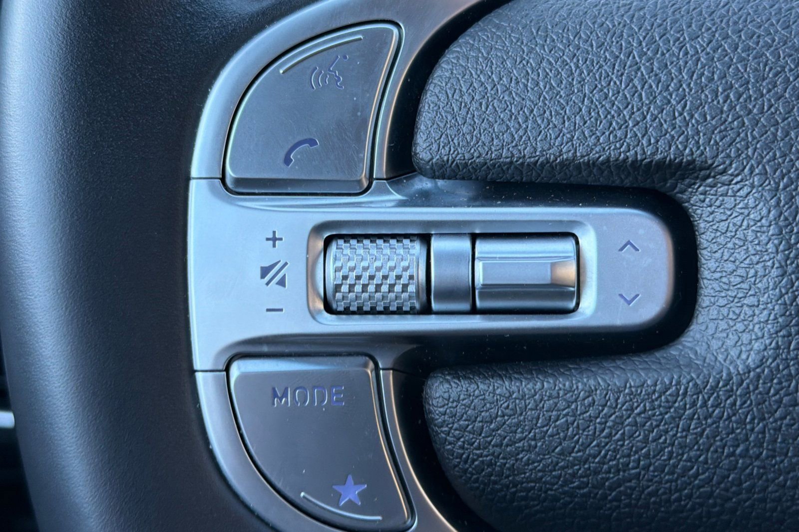 Used 2025 Genesis GV70 2.5T image 34