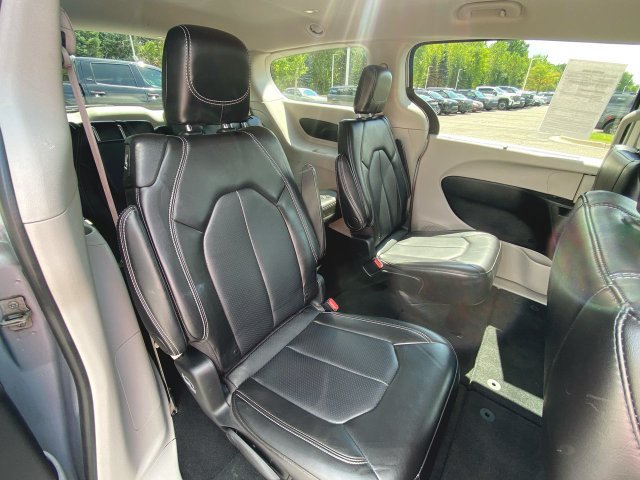 Used 2024 Chrysler Pacifica Touring-L FWD image 24