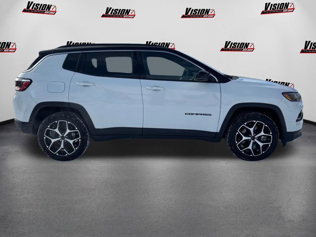 Used 2025 Jeep Compass Limited image 4