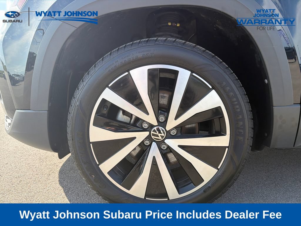 Used 2024 Volkswagen Taos SE FWD image 3