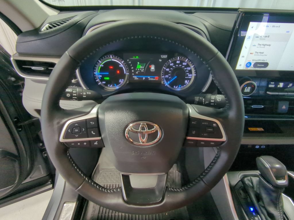 Used 2025 Toyota Highlander XLE AWD/4WD image 27
