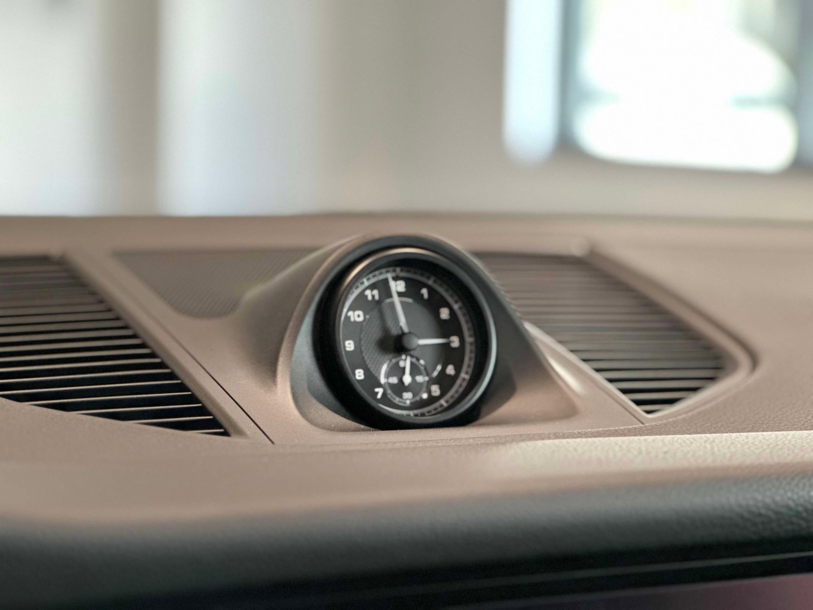 New 2026 Porsche Macan image 23