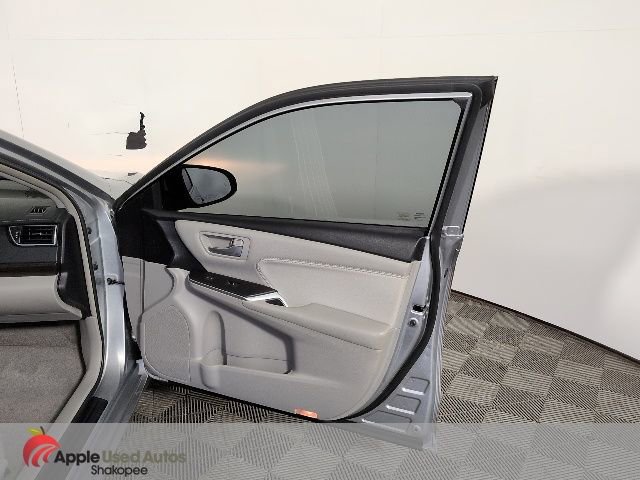 Used 2016 Toyota Camry XLE w/ Moonroof Package image 37