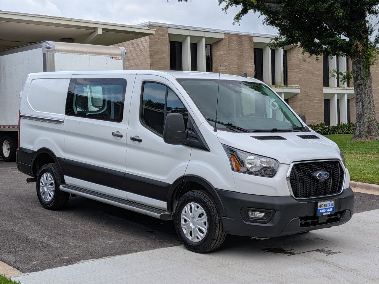 Used 2024 Ford Transit 250 Low Roof w/ Exterior Upgrade Package RWD image 3