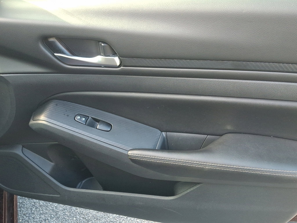 Used 2024 Nissan Altima 2.5 SV image 10