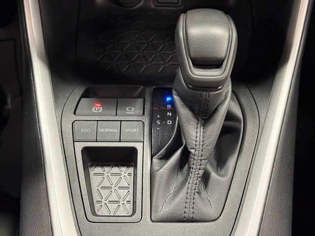 Used 2022 Toyota RAV4 LE FWD image 28