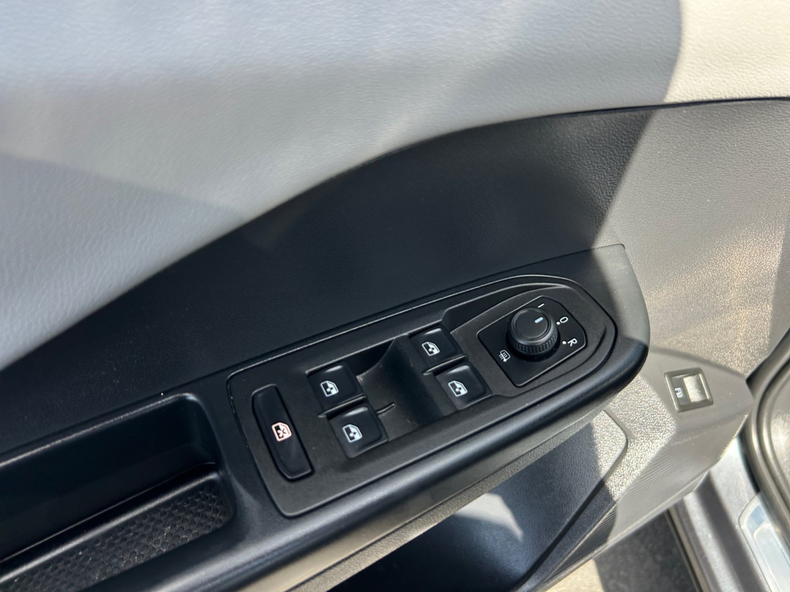 Certified 2022 Volkswagen Taos SE FWD image 13