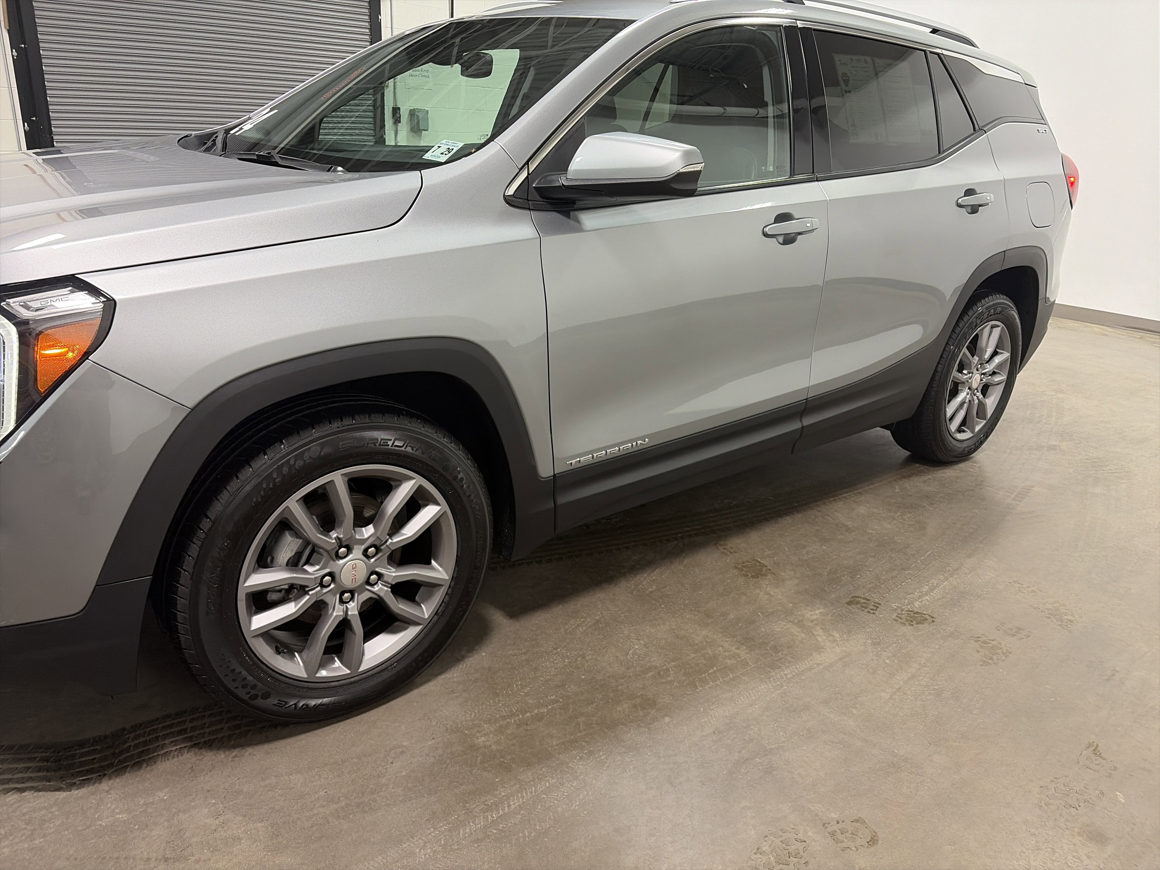 Used 2024 GMC Terrain SLT AWD/4WD image 6