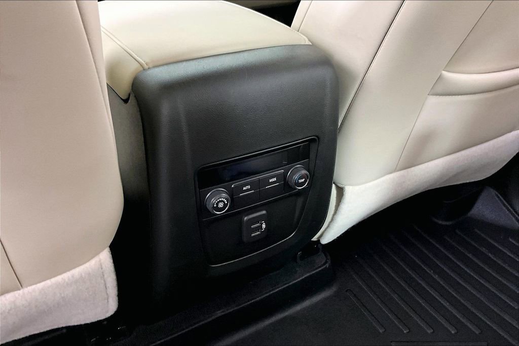 Used 2024 Buick Enclave Essence FWD image 9