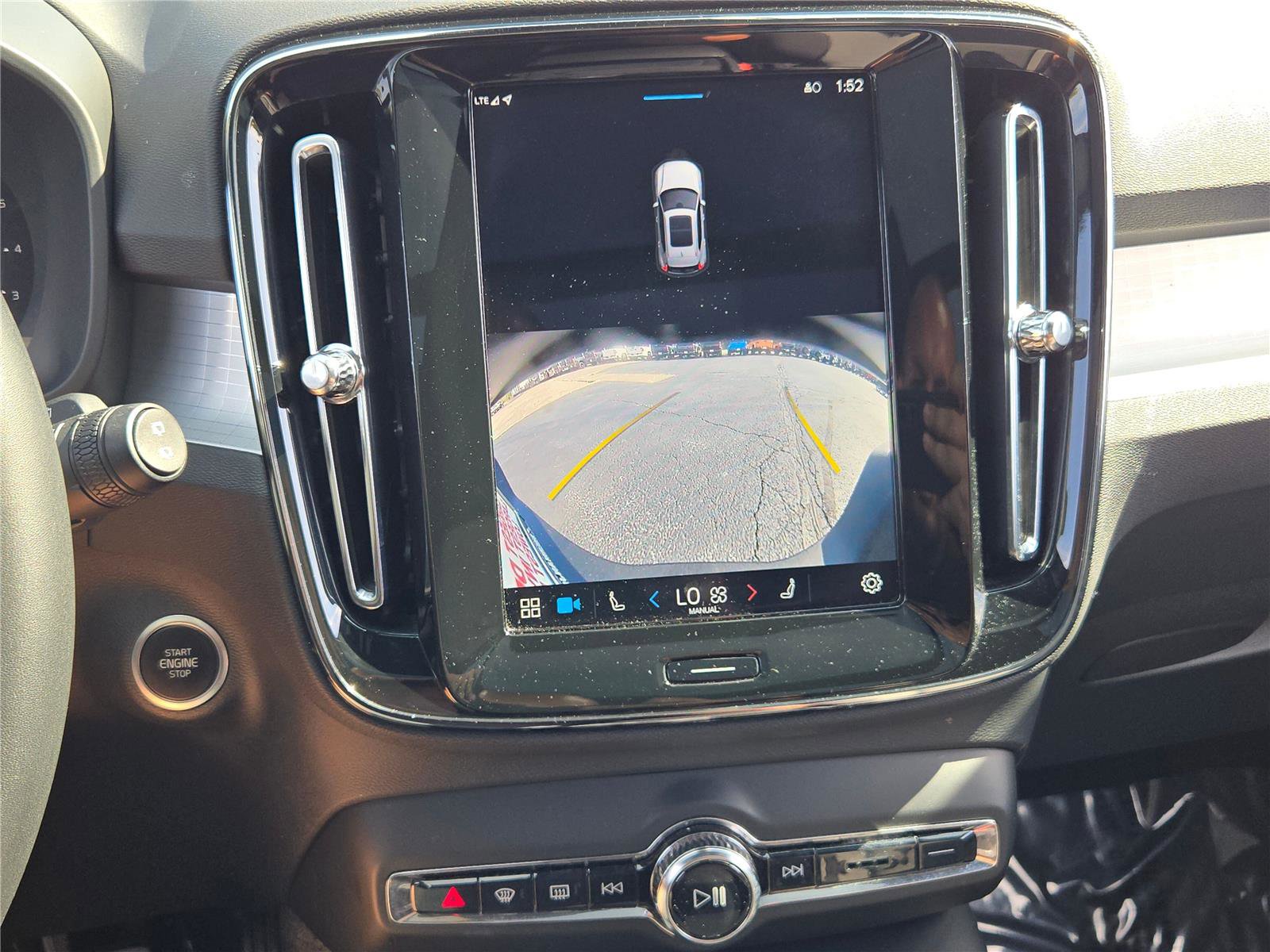 Used 2024 Volvo XC40 B5 Core image 31