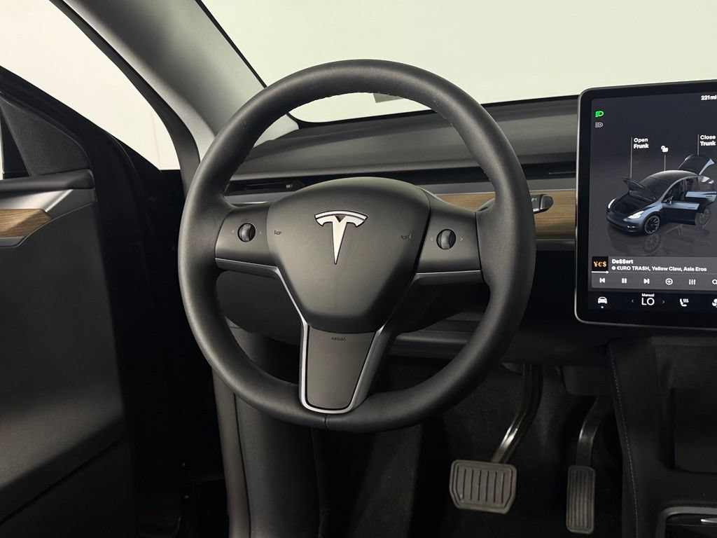 Used 2025 Tesla Model Y Long Range RWD image 12