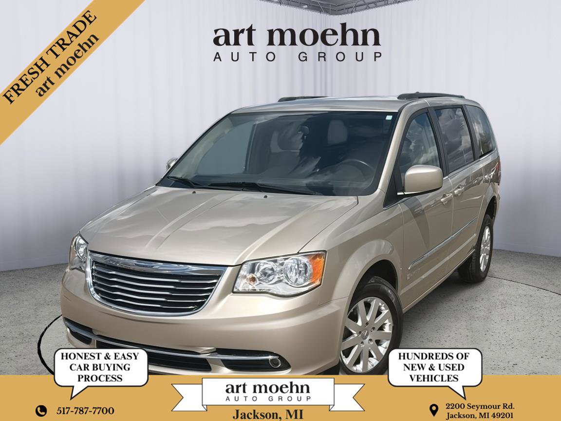 Used 2016 Chrysler Town & Country Touring FWD image 1