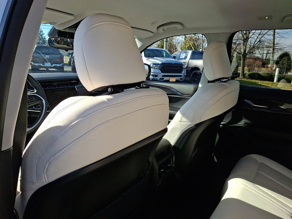 Certified 2023 Jeep Grand Cherokee Laredo image 20