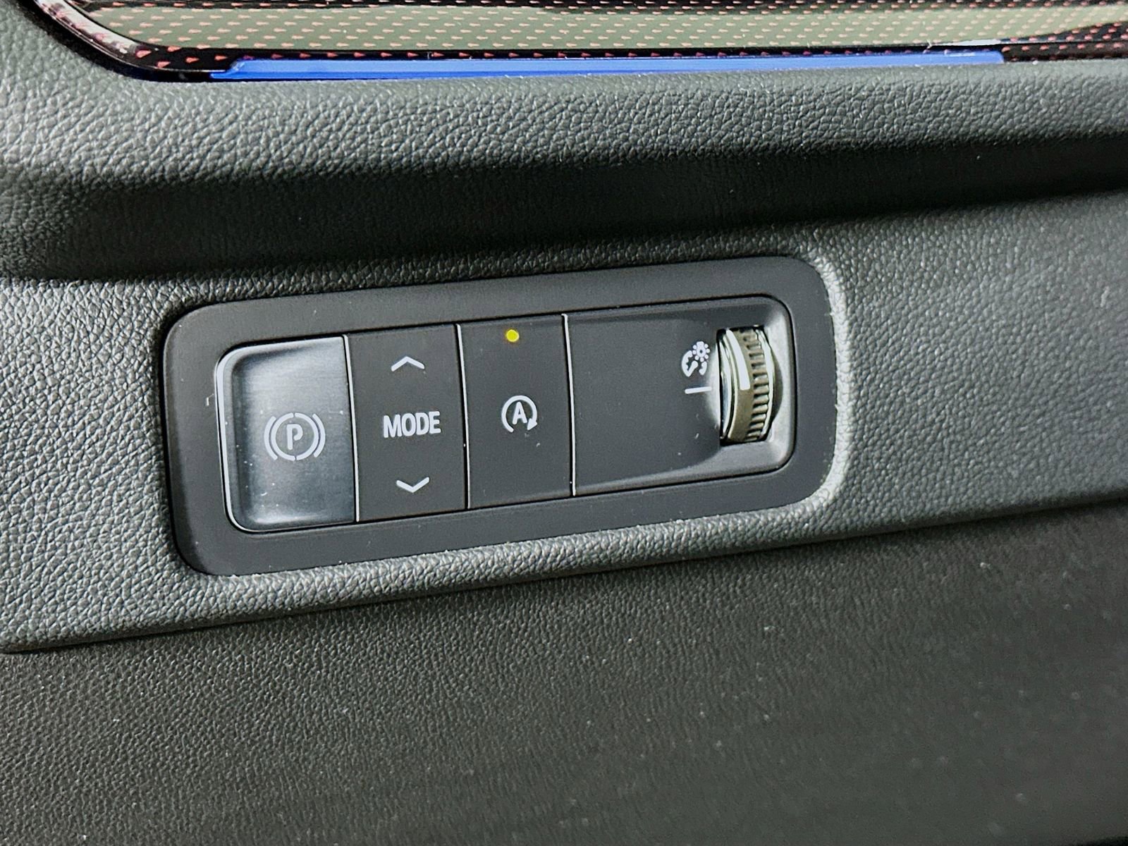 Used 2025 Chevrolet Traverse RS image 11