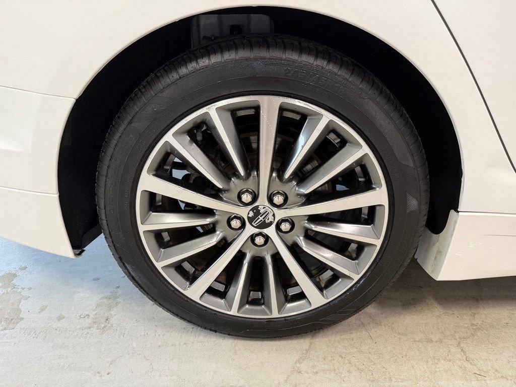 Used 2020 Lincoln MKZ w/ Convenience Package FWD image 35