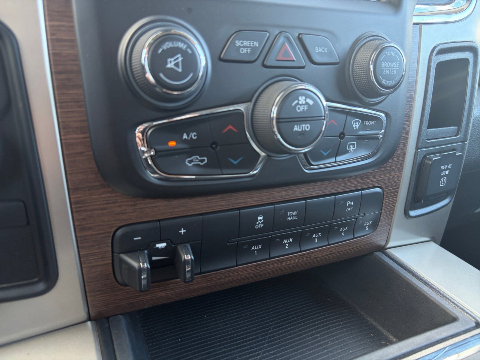 Used 2014 RAM 2500 Laramie w/ HD Snow Plow Prep Group image 20