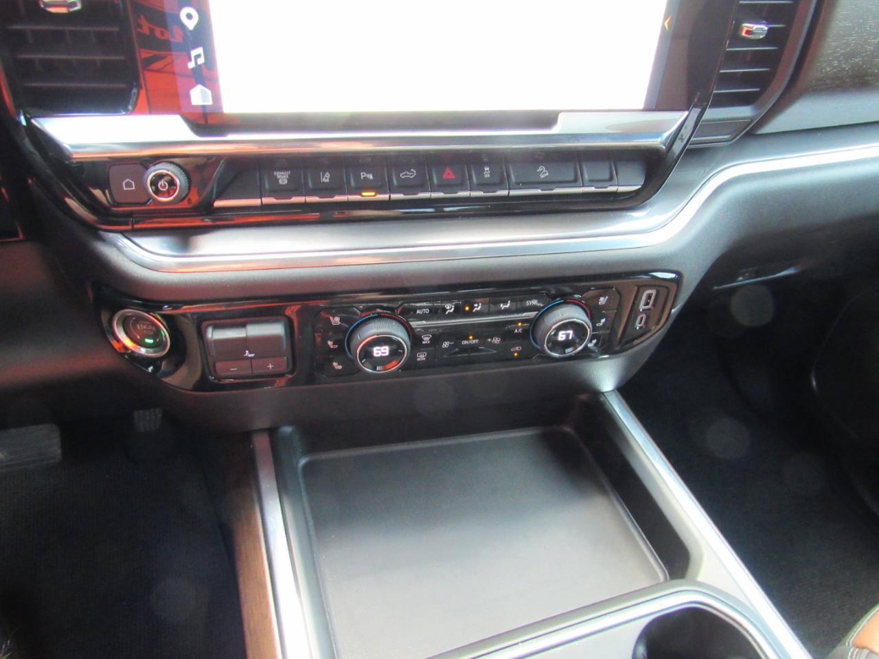 Used 2026 Chevrolet Silverado 3500 High Country w/ Technology Package AWD/4WD image 36