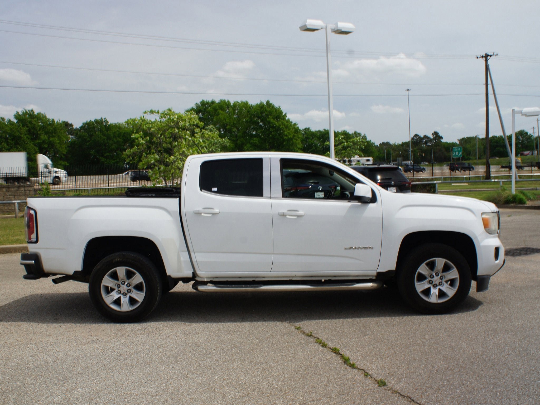 Used 2016 GMC Canyon SLE image 13