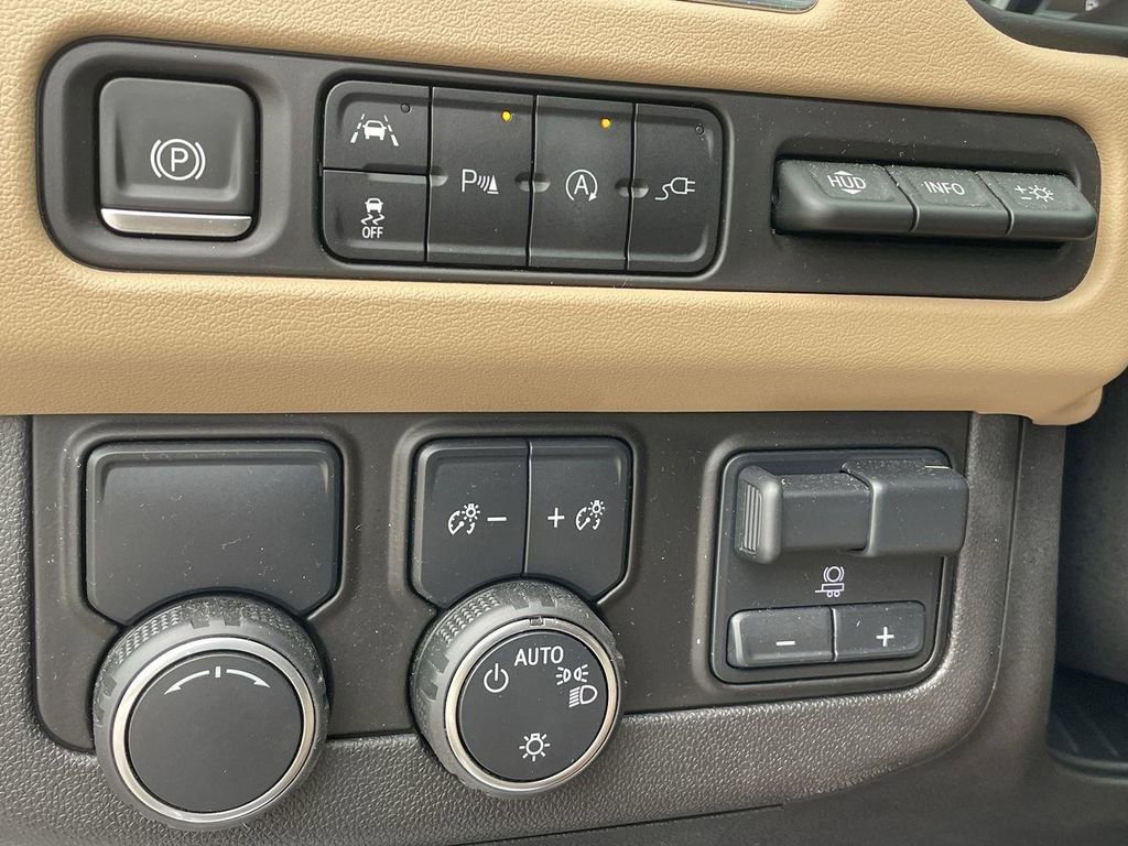 Used 2021 Chevrolet Tahoe Premier w/ Premium Package image 18