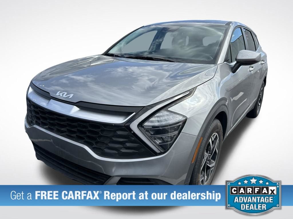 Used 2025 Kia Sportage LX image 2