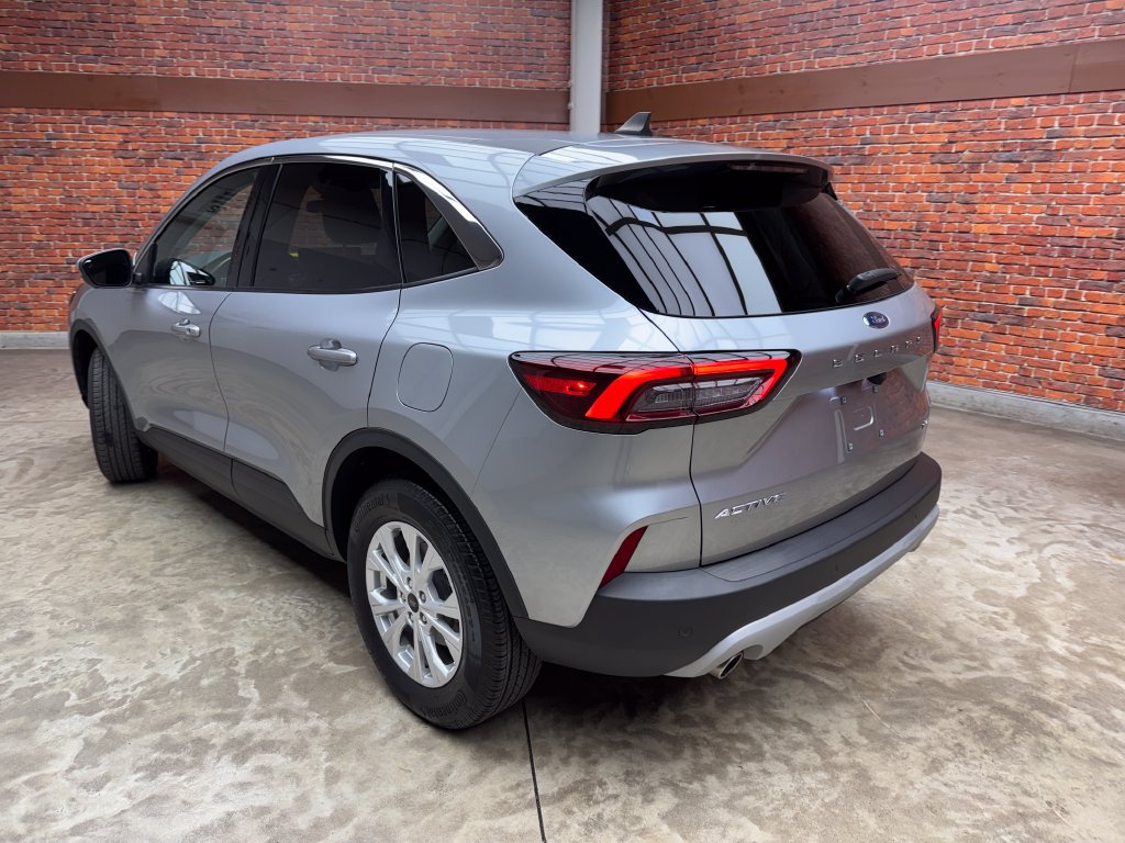 Certified 2023 Ford Escape Active w/ Tech Pack #2 AWD/4WD image 3