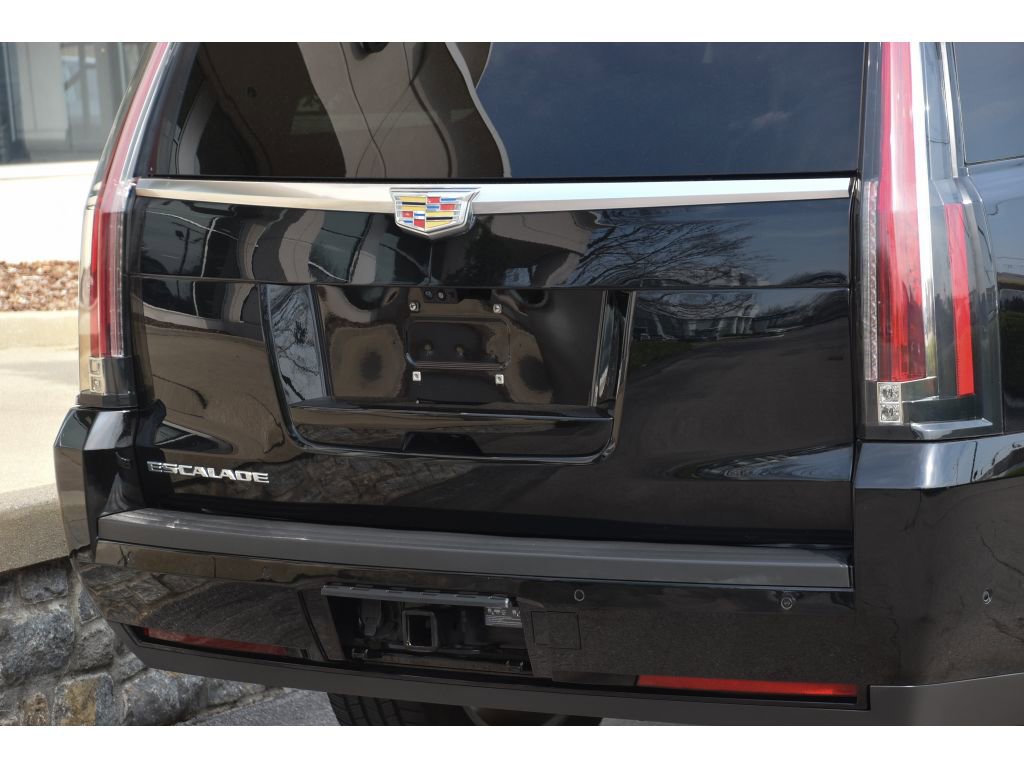 Used 2019 Cadillac Escalade ESV Platinum RWD image 30