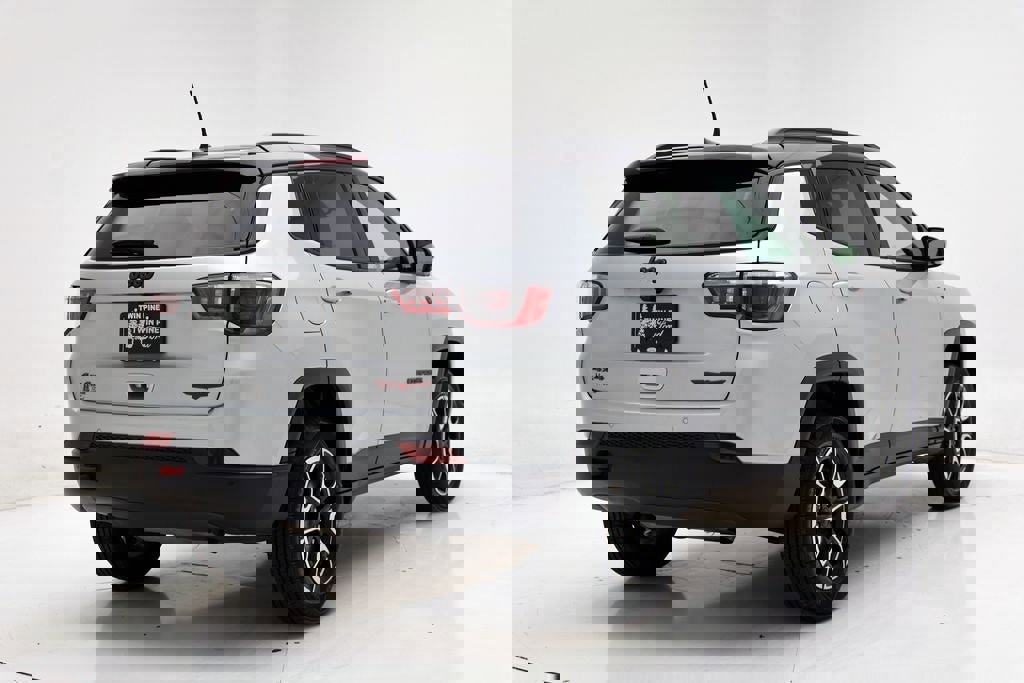 Used 2024 Jeep Compass Trailhawk image 9