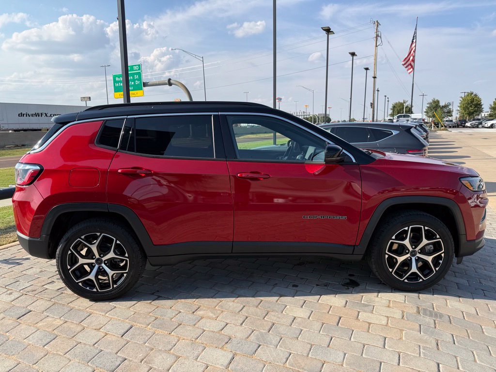 Used 2025 Jeep Compass Limited AWD/4WD image 6
