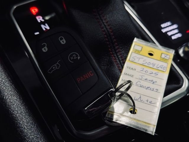 Used 2025 Jeep Compass Trailhawk w/ Trailhawk Elite Group image 38