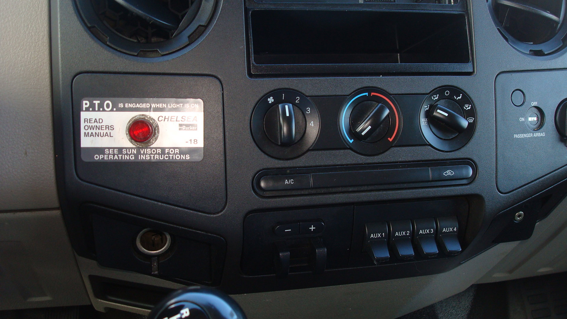 Used 2010 Ford F550 4x4 Regular Cab Super Duty image 8