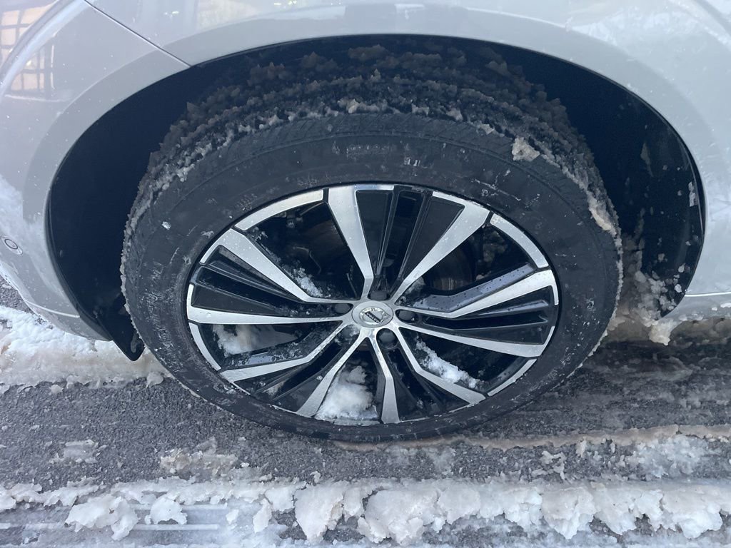 Certified 2023 Volvo XC60 B5 Plus w/ Climate Package image 12