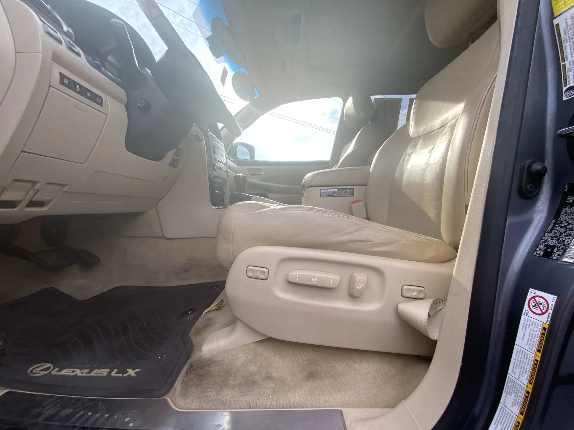 Used 2013 Lexus LX 570 4WD w/ Luxury Pkg image 14