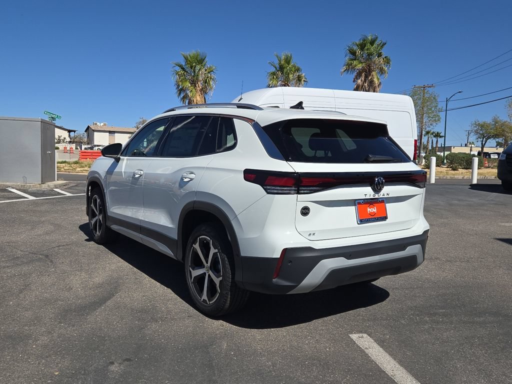 Certified 2025 Volkswagen Tiguan SE FWD image 8