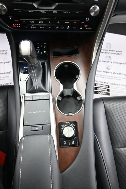 Used 2020 Lexus RX 350L Premium w/ Premium Package image 23