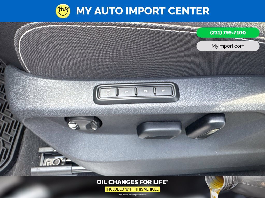 Used 2025 Volkswagen Atlas Cross Sport SEL R-Line AWD/4WD image 13