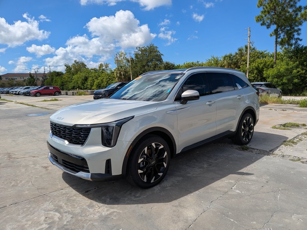 Certified 2026 Kia Sorento EX w/ EX Premium Package FWD image 4