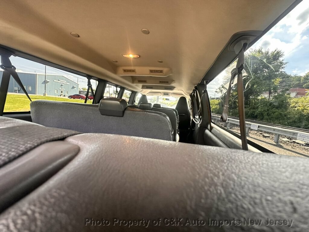 Used 2022 Chevrolet Express 3500 LS RWD image 16