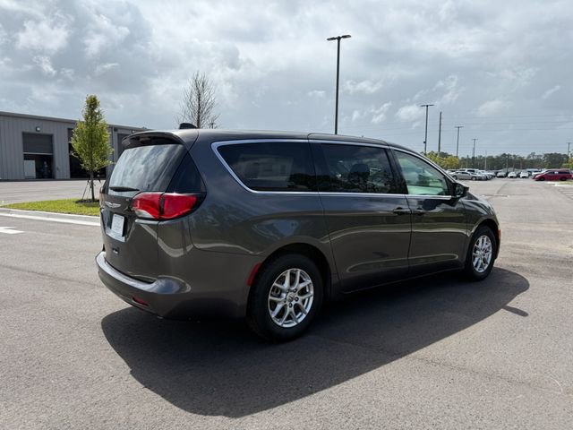 Used 2023 Chrysler Voyager LX FWD image 7