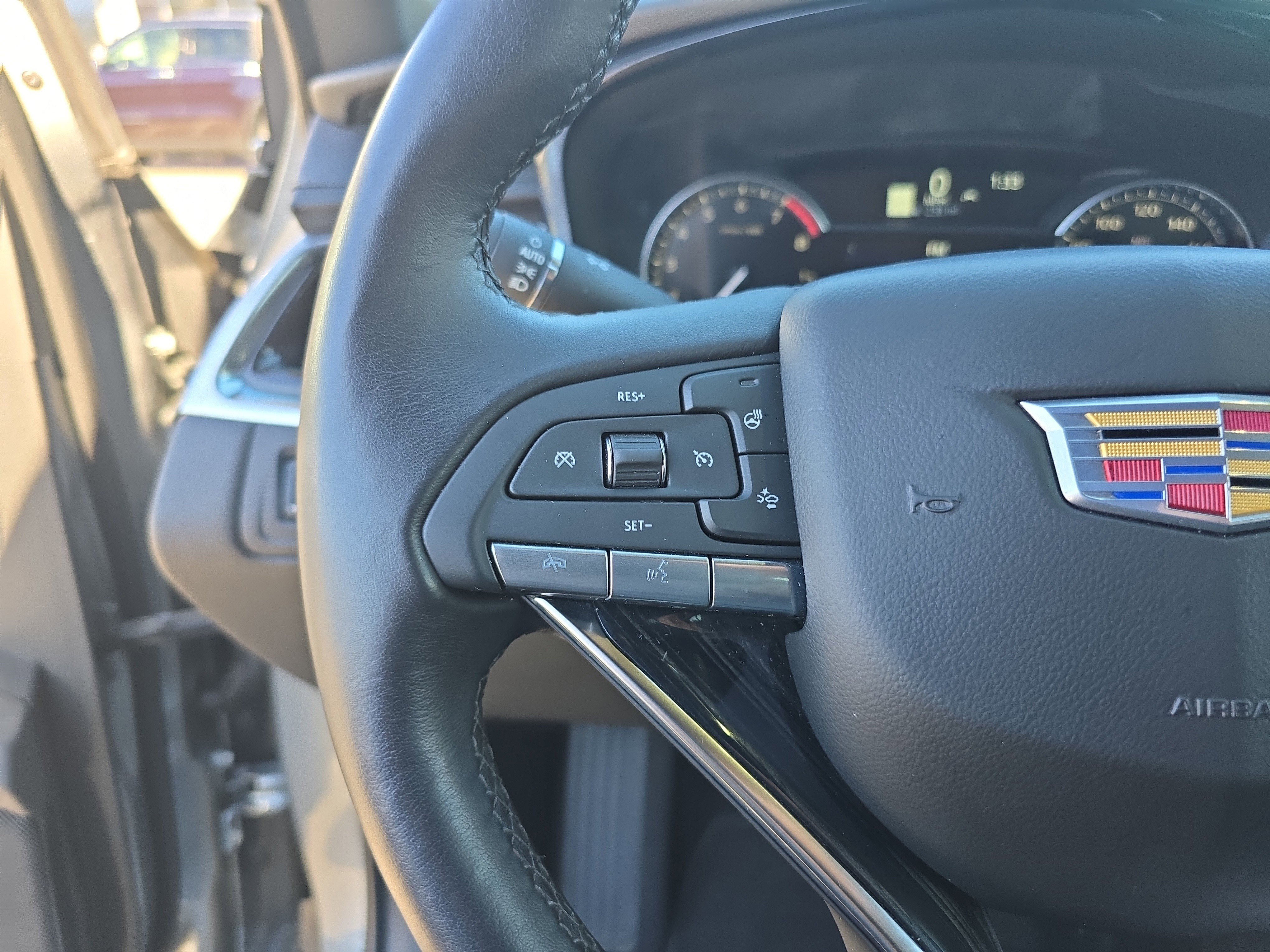 Used 2025 Cadillac XT6 Premium Luxury image 34