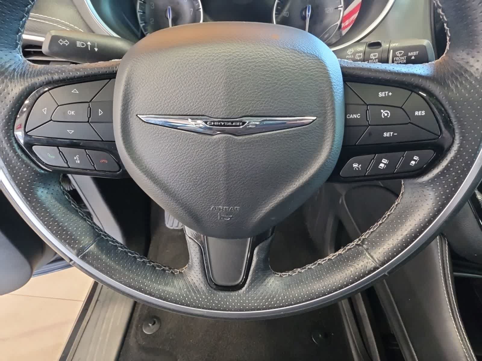 Used 2021 Chrysler Pacifica Limited AWD/4WD image 23