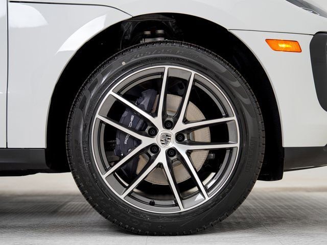 Certified 2025 Porsche Macan image 34