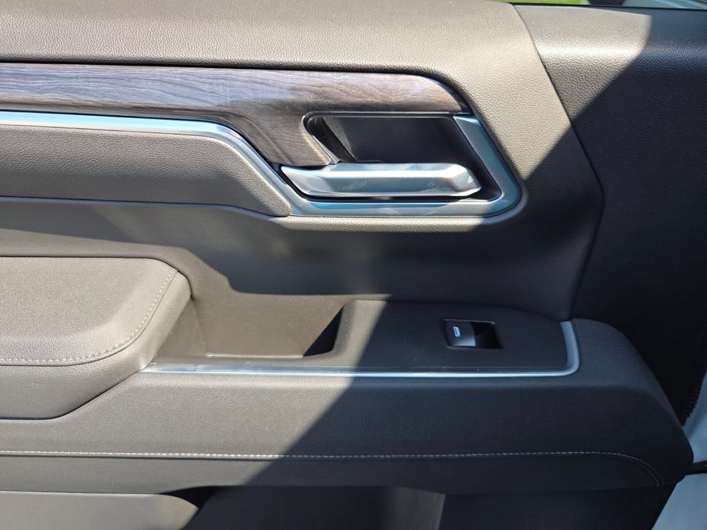 New 2026 Chevrolet Silverado 1500 LTZ w/ LTZ Premium Package AWD/4WD image 9